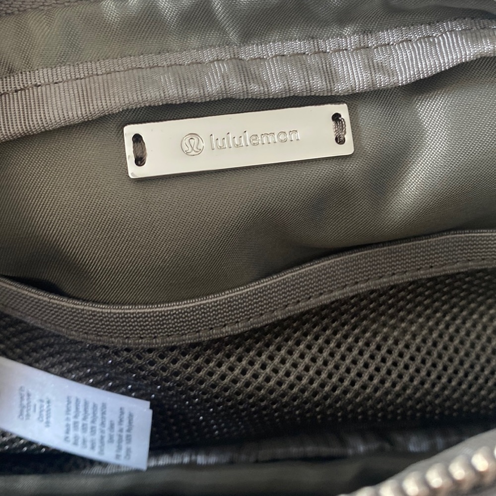 โค๏ธ Lululemon OG Everywhere Belt Bag Grey Camo HAGI NWT - Picture 6 of 8